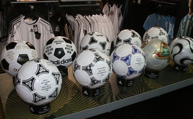 Adidas relança coleção de bolas da Copa