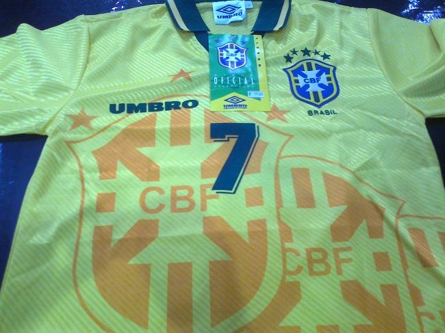 Parte das camisas recebeu estrelas extras Parte das camisas recebeu estrelas extras (Foto: Rafael Luis Azevedo)