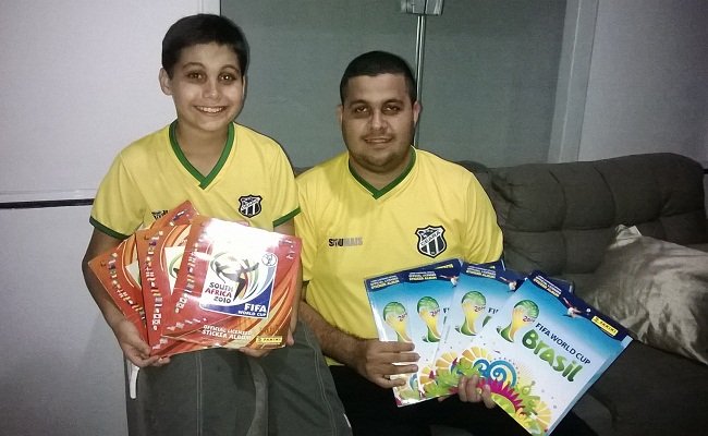 Thiago de Almeida e o filho completaram três álbuns na Copa de 2010 e estão preenchendo quatro em 2014 (Foto: Renata Vasconcelos) Thiago de Almeida e o filho completaram três álbuns na Copa de 2010 e estão preenchendo quatro em 2014 (Foto: Renata Vasconcelos)