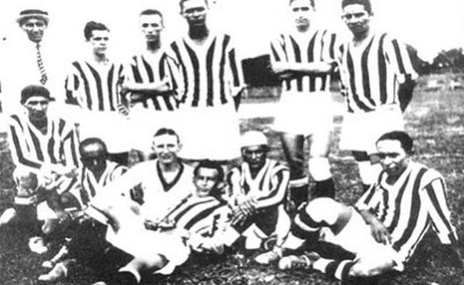 Pintado foi um dos maiores ídolos do Ceará na primeira metade do século passado. Na foto, o time de 1932 (Foto: Divulgação) Pintado foi um dos maiores ídolos do Ceará na primeira metade do século passado. Na foto, o time de 1932 (Foto: Divulgação)
