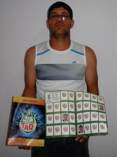 A ideia do álbum do Campeonato do Quarentão foi de Robson Luis Chagas Alves, organizador do evento. Ao todo, 670 jogadores e técnicos de 27 equipes estrelam a 1ª edição (Foto: Divulgação) A ideia do álbum do Campeonato do Quarentão foi de Robson Luis Chagas Alves, organizador do evento (Foto: Divulgação)