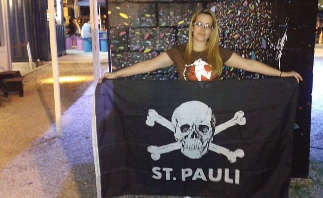 Luciana Leal, de São Paulo, criou em 2009 a St. Pauli Brasil, grupo reconhecido pelo clube alemão (Foto: Acervo pessoal) Luciana Leal, de São Paulo, criou em 2009 a St. Pauli Brasil, grupo reconhecido pelo clube alemão (Foto: Acervo pessoal)