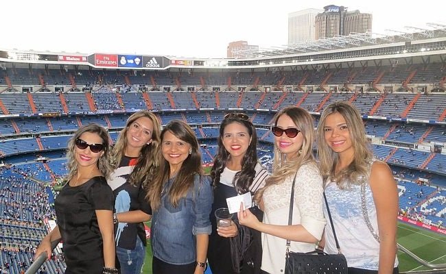 Viviane Gonçalves (4ª da esq. pra dir.) fez viagem à Europa na companhia de cinco amigas (Foto: Acervo pessoal) Viviane Gonçalves (4ª da esq. pra dir.) fez viagem à Europa na companhia de cinco amigas (Foto: Acervo pessoal)