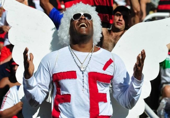 Marcelo Nuba, de 36 anos, se fantasia de Anjinho do Flamengo desde o Carnaval de 2002 (Foto: Fotoarena/Divulgação) Marcelo Nuba, de 40 anos, se fantasia de Anjinho do Flamengo desde o Carnaval de 2002 (Foto: Fotoarena/Divulgação)