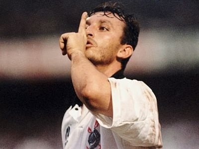 Neto foi suspenso por quatro meses em 1991, por cuspir no rosto do árbitro José Aparecido de Oliveira (Foto: Reprodução)