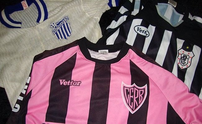Wagner Lemos tem quase 150 camisas de times de Campos dos Goytacazes (Foto: Acervo pessoal)