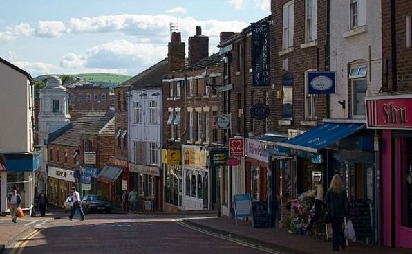 A cidade de Macclesfield oferece seis hotéis e 16 albergues para atender a "família do futebol" (Foto: Divulgação)