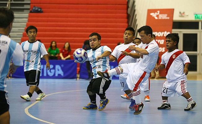 Primeiro jogo internacional de futsal de anões foi realizado no dia 29 de dezembro de 2015 (Foto: Jesus Salcedo)