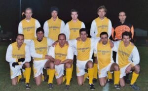 Seleção do Vaticano usa as cores amarela e branca, da bandeira do Estado (Foto: Reprodução)