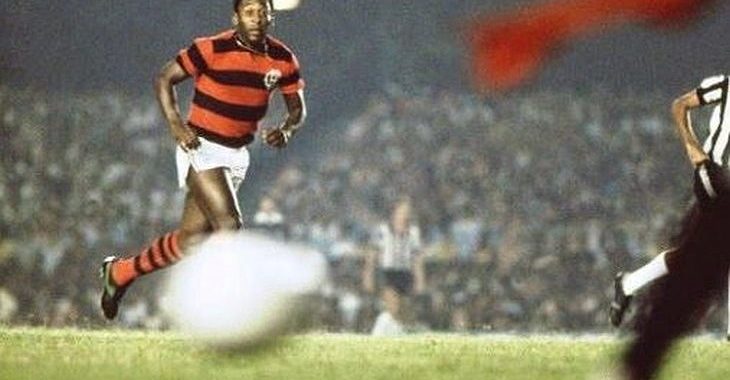 O dia em que Pelé jogou com a camisa do Flamengo
