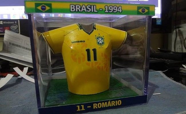 Concorra a uma Shirt Paper de Romário