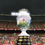 O troféu da Copa América, comprado em joalheria de Buenos Aires em 2017, tem posse transitória a cada edição. O Brasil mandou fazer oito réplicas referentes aos seus títulos (Foto: Divulgação)