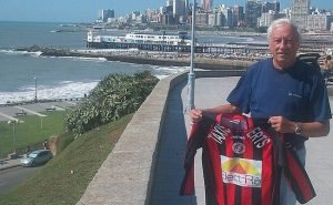 A mania de Fidel Voglino começou em 2002, com camisas do San Lorenzo de Mar del Plata (Foto: Acervo pessoal)