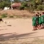 Francisco Gomes Rodrigues, o Neno, já faz quatro gols de falta chutando de calcanhar (Foto: Reprodução)