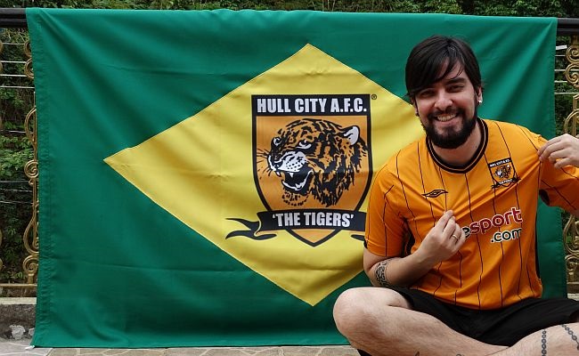 Torcida do Hull City paga viagem de fã brasileiro