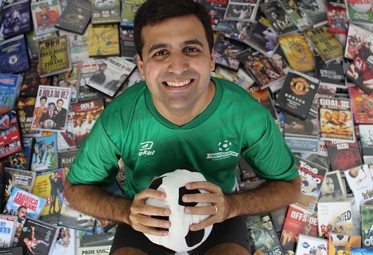 Esses são alguns dos 500 DVDs (Foto: Larissa Cavalcante/Verminosos por Futebol)