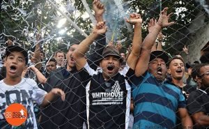 Torcida do Vila Sandra na final da série B da Suburbana 2016 (Foto: Yuri Casari/Do Rico ao Pobre)