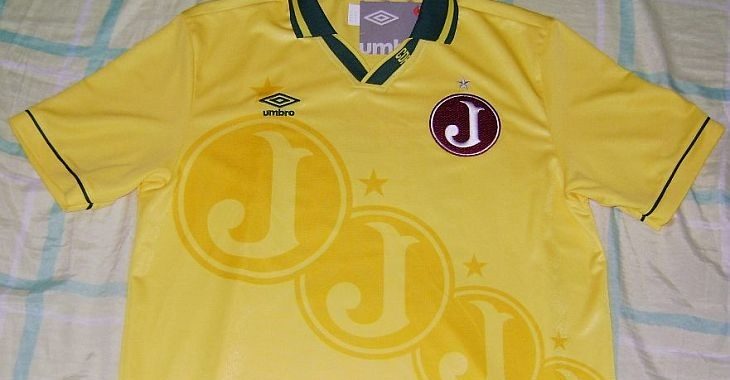 A história da camisa amarela do Juventus que nunca entrou em campo