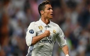 Cristiano Ronaldo tem uma vantagem atlética em relação a Messi (Foto: Goal)
