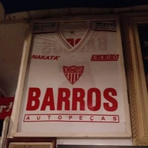 Decoração do bar possui incríveis relíquias (Foto: Rafael Luis Azevedo/Verminosos por Futebol)