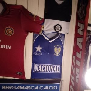 Decoração do bar possui incríveis relíquias (Foto: Rafael Luis Azevedo/Verminosos por Futebol)
