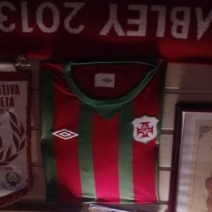 Decoração do bar possui incríveis relíquias (Foto: Rafael Luis Azevedo/Verminosos por Futebol)