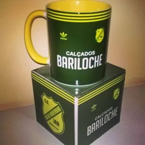 As canecas de camisas de futebol custam R$ 36,30, mais frete (Foto: Divulgação)