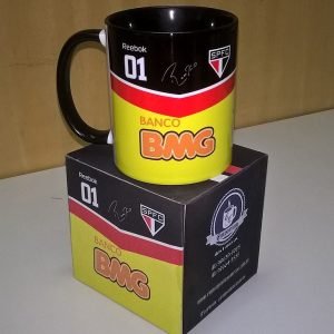 As canecas de camisas de futebol custam R$ 36,30, mais frete (Foto: Divulgação)
