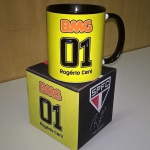 As canecas de camisas de futebol custam R$ 36,30, mais frete (Foto: Divulgação)