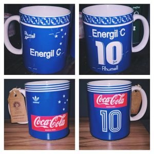 As canecas de camisas de futebol custam R$ 36,30, mais frete (Foto: Divulgação)