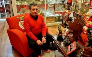 A coleção do Benfica ocupa 100 m2 de um apartamento em Paços de Brandão (Foto: Divulgação)