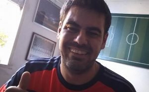 As plaquinhas são vendidas por R$ 6 cada, sendo R$ 7,50 as personalizadas (Foto: Divulgação)