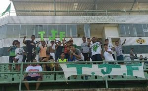 A Torcida Jovem do Floresta é formada por moradores do bairro (Foto: Divulgação)