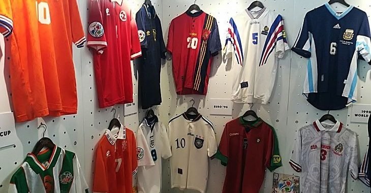 Fabric of Football: Exposição em Londres reúne 500 camisas icônicas do futebol