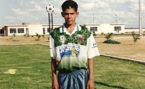 Daniel Alves nasceu numa família de agricultores baianos (Foto: Reprodução)