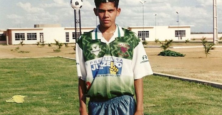 5 jogadores brasileiros que venceram a pobreza graças ao futebol