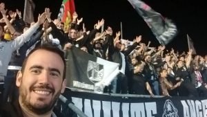 No meio da torcida do Vitória de Guimarães (Foto: Acervo pessoal)