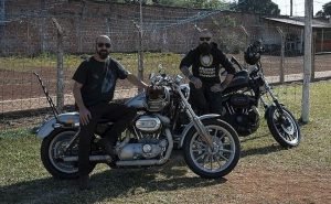 Antônio Tavares, de 51 anos, e Roberto, de 28, pilotam desde os 18 anos (Foto: Divulgação)