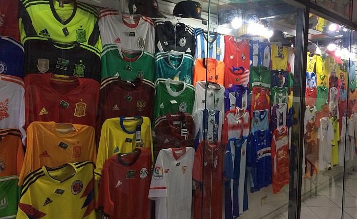 Camisas de times brasileiros custarão R$ 29,90; estrangeiros, R$ 79,90 (Foto: Divulgação)