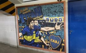 O tour permite ver os 6 troféus da Libertadores e 3 do Mundial (Foto: Samuel Colares)