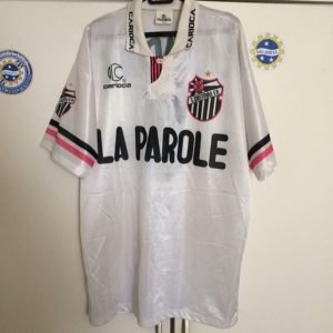 Camisas fabricadas pela Carioca viraram foco de colecionadores (Foto: Cezar Trunkl)