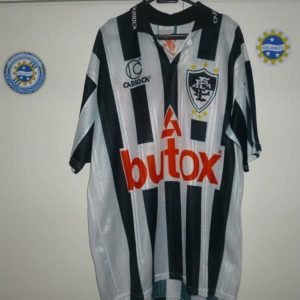Camisas fabricadas pela Carioca viraram foco de colecionadores (Foto: Cezar Trunkl)