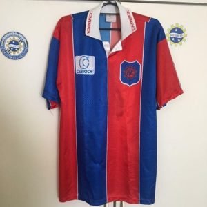 Camisas fabricadas pela Carioca viraram foco de colecionadores (Foto: Cezar Trunkl)