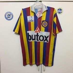 Camisas fabricadas pela Carioca viraram foco de colecionadores (Foto: Cezar Trunkl)