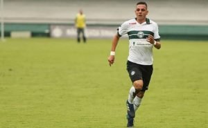 Angelo Chaves participou da campanha do título do último estadual sub-19 (Foto: Coritiba/Divulgação)
