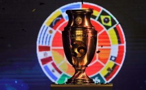 Troféu da Copa América, comprado em Buenos Aires em 1917, tem posse transitória (Foto: Divulgação)