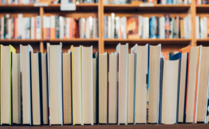 Para quem é fã de leitura, nada é melhor para preencher a quarentena (Foto: Unsplash/Reprodução)