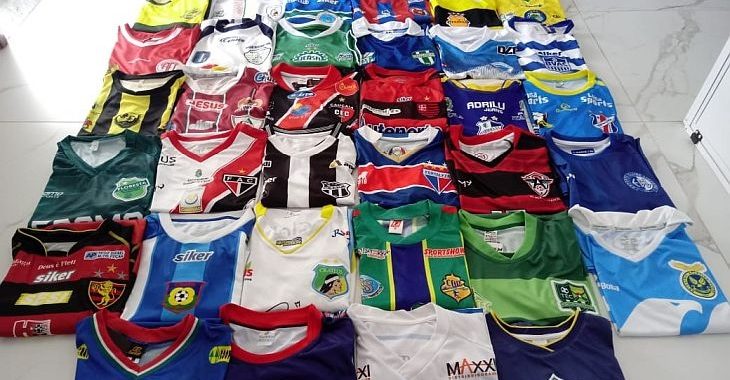Colecionador reúne camisas de 40 clubes do futebol cearense