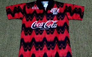 A camisa do Vitória de 1993 foi a mais marcante da paulistana CCS (Foto: Reprodução)
