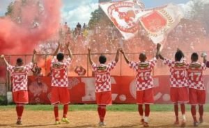 O futebol movimenta R$ 16 bilhões/ano, com 800 times profissionais e 13 mil amadores (Foto: 90min)